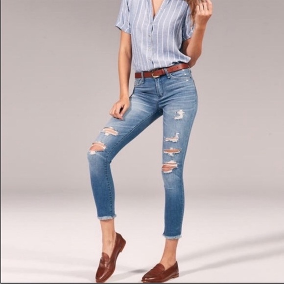 Abercrombie & Fitch Denim - Abercrombie & Fitch Harper Low Rise Ankle Raw Hem Jeans in Distressed Blue 26 2